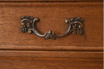 ヴィンテージ家具　フランスビンテージ　美しい彫刻入り!上質なオーク材製のライティングビューロー