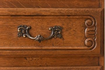 ヴィンテージ家具　フランスビンテージ　美しい彫刻入り!上質なオーク材製のライティングビューロー
