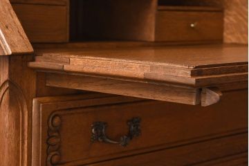 ヴィンテージ家具　フランスビンテージ　美しい彫刻入り!上質なオーク材製のライティングビューロー