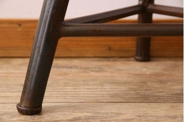 アンティーク家具　イギリスアンティーク　シャビーな魅力の鉄脚スツール