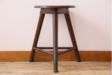 アンティーク家具　イギリスアンティーク　シャビーな魅力の鉄脚スツール