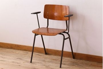 ヴィンテージ家具　ドイツビンテージ　アーム付き!プライウッドチェア(鉄脚イス)(1)