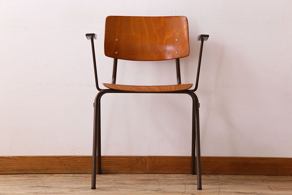 ヴィンテージ家具　ドイツビンテージ　アーム付き!プライウッドチェア(鉄脚イス)(1)