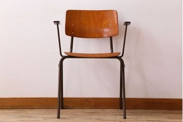 ヴィンテージ家具　ドイツビンテージ　アーム付き!プライウッドチェア(鉄脚イス)(1)