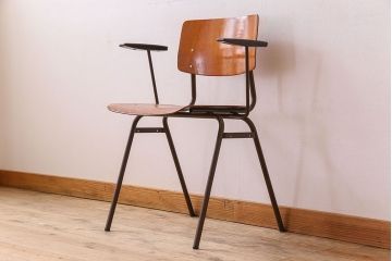 ヴィンテージ家具　ドイツビンテージ　アーム付き!プライウッドチェア(鉄脚イス)(1)