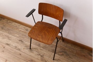 ヴィンテージ家具　ドイツビンテージ　アーム付き!プライウッドチェア(鉄脚イス)(1)
