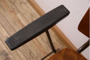 ヴィンテージ家具　ドイツビンテージ　アーム付き!プライウッドチェア(鉄脚イス)(1)