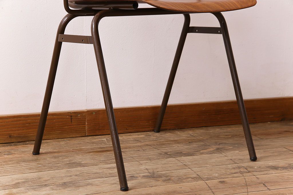 ヴィンテージ家具　ドイツビンテージ　アーム付き!プライウッドチェア(鉄脚イス)(1)