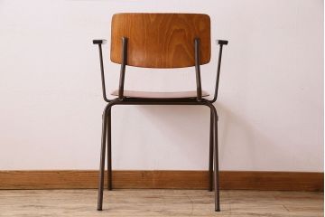 ヴィンテージ家具　ドイツビンテージ　アーム付き!プライウッドチェア(鉄脚イス)(1)