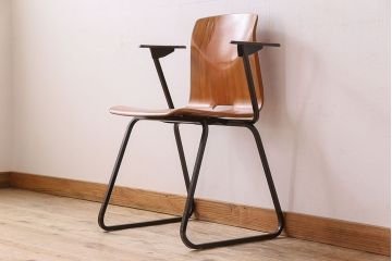 ヴィンテージ家具　ドイツビンテージ　アーム付き!プライウッドチェア(鉄脚イス)(2)