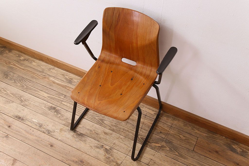 ヴィンテージ家具　ドイツビンテージ　アーム付き!プライウッドチェア(鉄脚イス)(2)