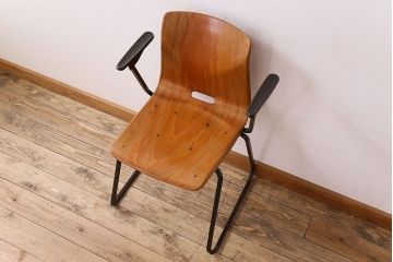 ヴィンテージ家具　ドイツビンテージ　アーム付き!プライウッドチェア(鉄脚イス)(2)