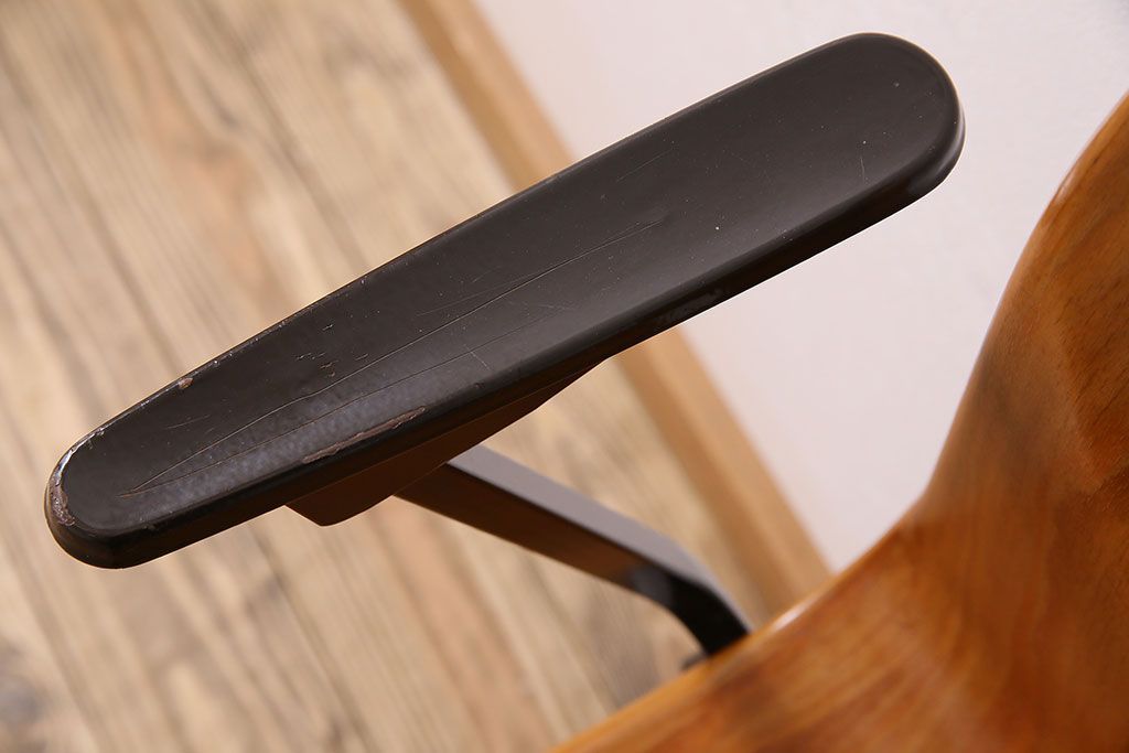 ヴィンテージ家具　ドイツビンテージ　アーム付き!プライウッドチェア(鉄脚イス)(2)