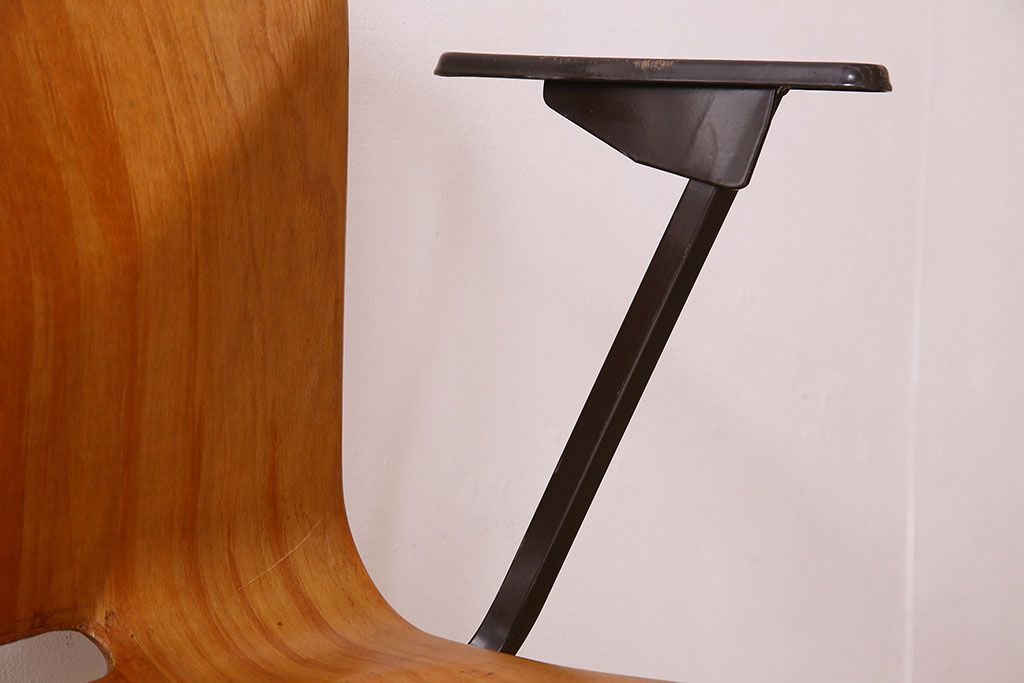 ヴィンテージ家具　ドイツビンテージ　アーム付き!プライウッドチェア(鉄脚イス)(2)