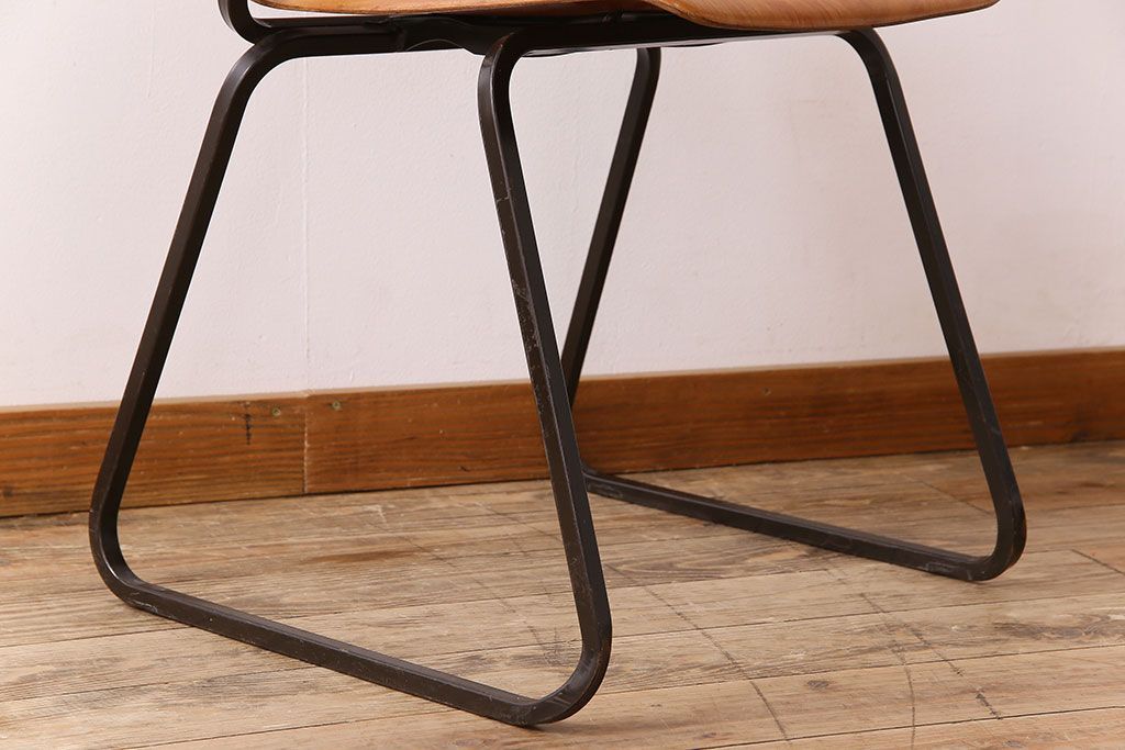 ヴィンテージ家具　ドイツビンテージ　アーム付き!プライウッドチェア(鉄脚イス)(2)
