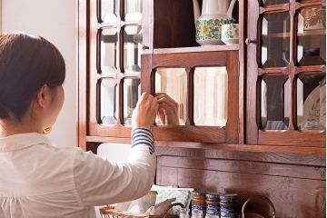 アンティーク家具　フランスアンティーク　上質　カットガラスが美しいオーク材製カップボード(食器棚)