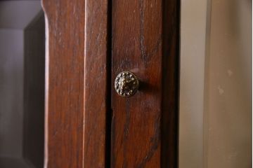 アンティーク家具　フランスアンティーク　上質　カットガラスが美しいオーク材製カップボード(食器棚)