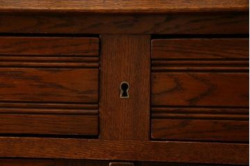 アンティーク家具　フランスアンティーク　上質　カットガラスが美しいオーク材製カップボード(食器棚)