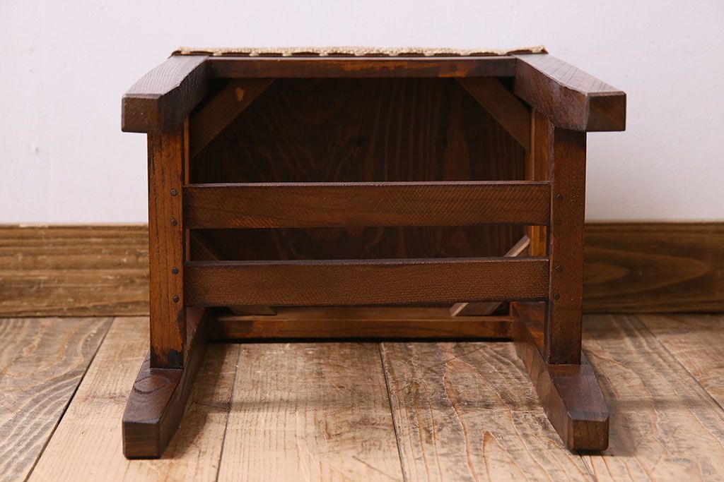 アンティーク家具　欅材　古い木製のクッション座面角スツール