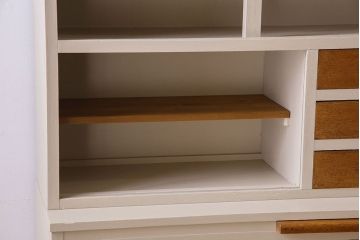 アンティーク家具　アンティークペイント　脚付き!モールガラス引き戸の食器棚