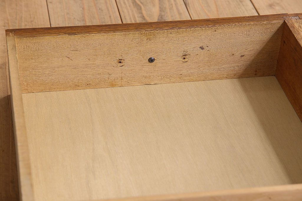 アンティーク家具　アンティークペイント　脚付き!モールガラス引き戸の食器棚