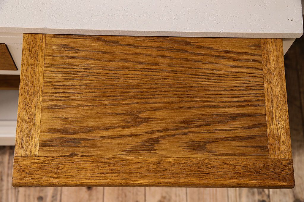 アンティーク家具　アンティークペイント　脚付き!モールガラス引き戸の食器棚