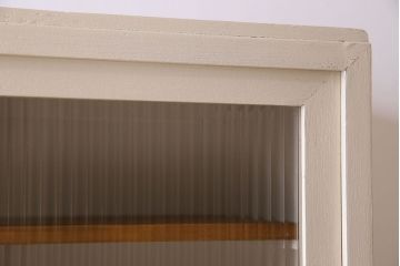 アンティーク家具　アンティークペイント　脚付き!モールガラス引き戸の食器棚