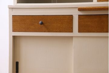 アンティーク家具　アンティークペイント　脚付き!モールガラス引き戸の食器棚