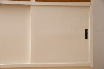 アンティーク家具　アンティークペイント　脚付き!モールガラス引き戸の食器棚