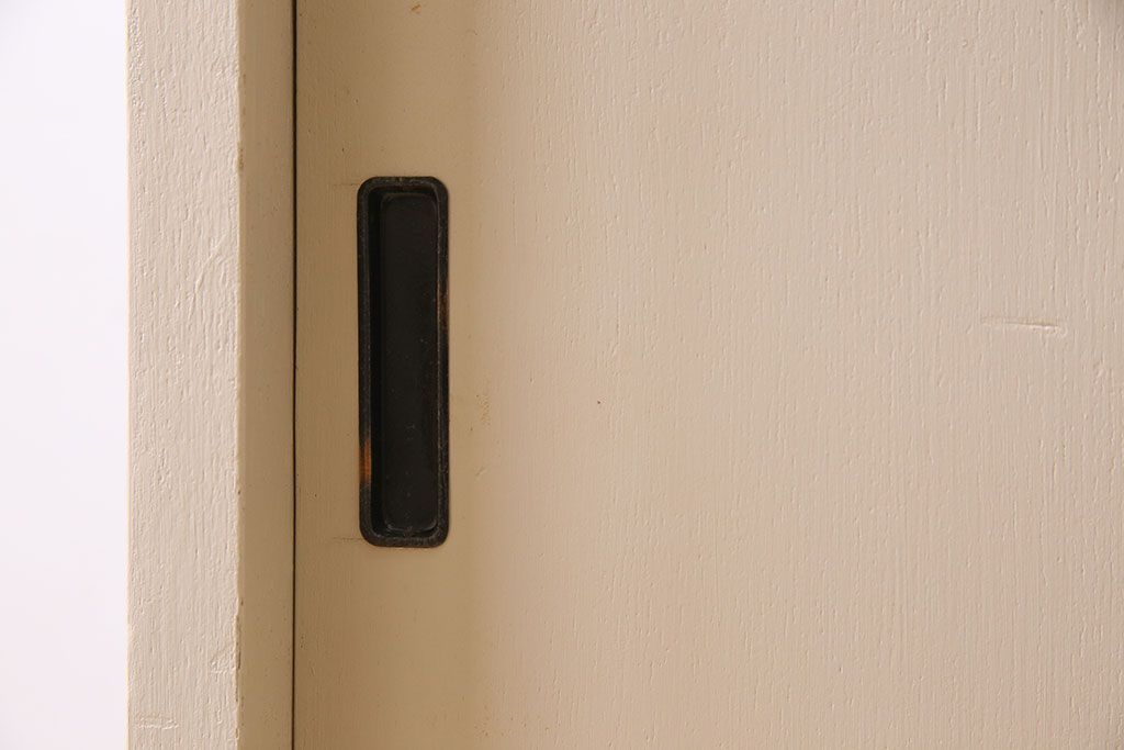 アンティーク家具　アンティークペイント　脚付き!モールガラス引き戸の食器棚