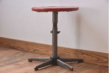 ヴィンテージ家具　イギリスビンテージ　当時物合皮のシャビーな回転椅子(スツール)(1)