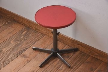 ヴィンテージ家具　イギリスビンテージ　当時物合皮のシャビーな回転椅子(スツール)(1)