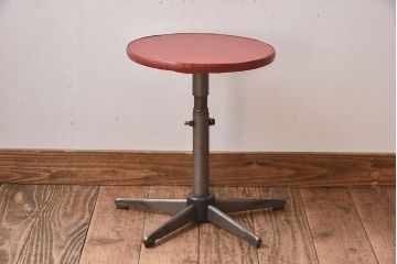 ヴィンテージ家具　イギリスビンテージ　当時物合皮のシャビーな回転椅子(スツール)(1)