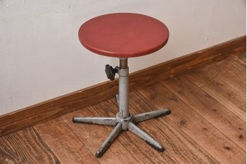 ヴィンテージ家具　イギリスビンテージ　当時物合皮のシャビーな回転椅子(スツール、イス、チェア)(3)
