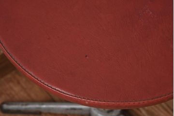 ヴィンテージ家具　イギリスビンテージ　当時物合皮のシャビーな回転椅子(スツール、イス、チェア)(3)
