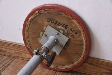 ヴィンテージ家具　イギリスビンテージ　当時物合皮のシャビーな回転椅子(スツール、イス、チェア)(3)