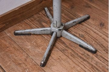 ヴィンテージ家具　イギリスビンテージ　当時物合皮のシャビーな回転椅子(スツール、イス、チェア)(3)