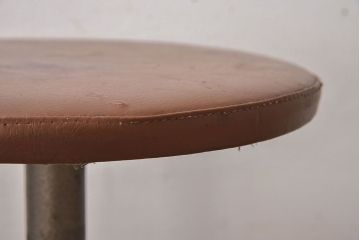 ヴィンテージ家具　イギリスビンテージ　当時物合皮のシャビーな回転椅子(スツール)(2)