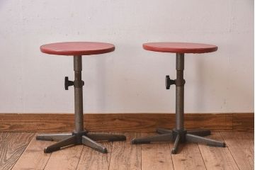 ヴィンテージ家具　イギリスビンテージ　当時物合皮のシャビーな回転椅子2脚セット(スツール、イス、チェア)