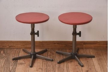 ヴィンテージ家具　イギリスビンテージ　当時物合皮のシャビーな回転椅子2脚セット(スツール、イス、チェア)