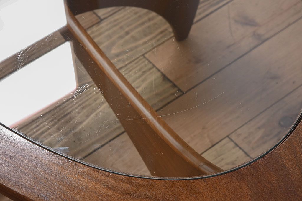 ヴィンテージ家具　G-plan(ジープラン)　北欧ビンテージ　チーク材　ガラストップオーバルテーブル(センターテーブル・コーヒーテーブル)