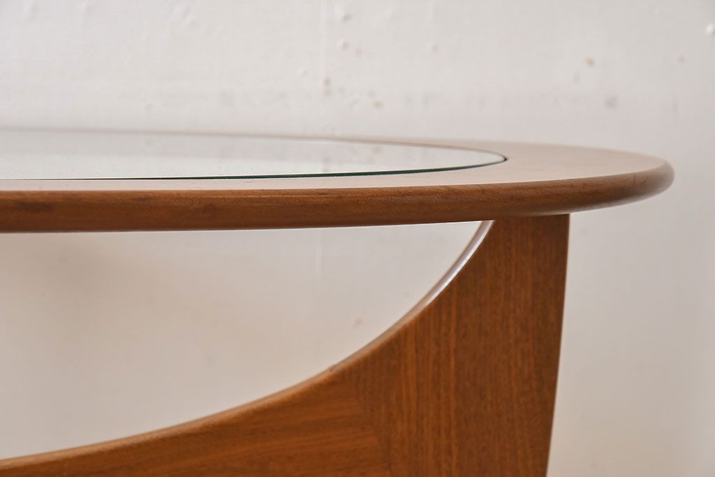 ヴィンテージ家具　G-plan(ジープラン)　北欧ビンテージ　チーク材　ガラストップオーバルテーブル(センターテーブル・コーヒーテーブル)