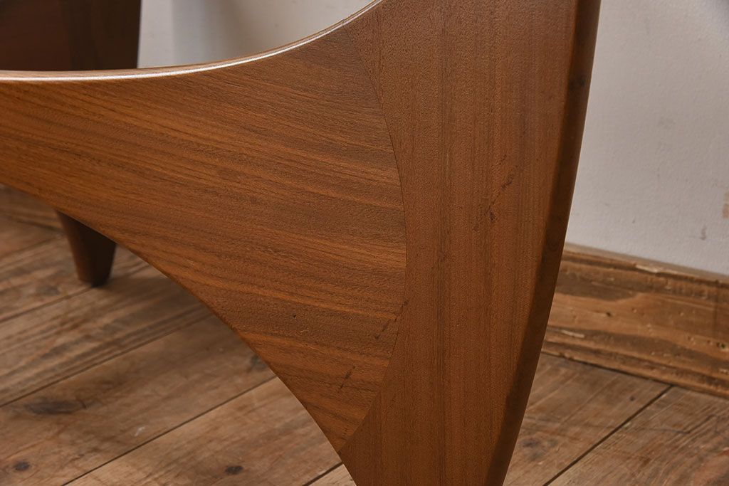 ヴィンテージ家具　G-plan(ジープラン)　北欧ビンテージ　チーク材　ガラストップオーバルテーブル(センターテーブル・コーヒーテーブル)