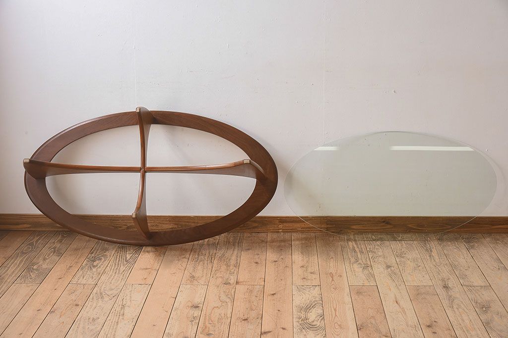ヴィンテージ家具　G-plan(ジープラン)　北欧ビンテージ　チーク材　ガラストップオーバルテーブル(センターテーブル・コーヒーテーブル)