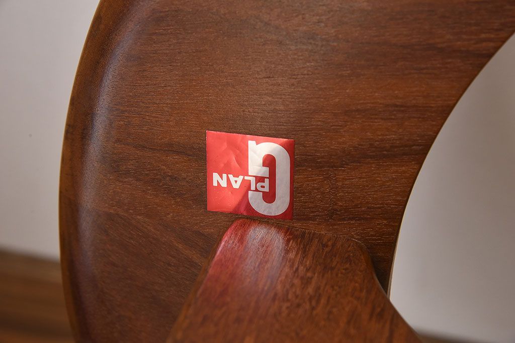 ヴィンテージ家具　G-plan(ジープラン)　北欧ビンテージ　チーク材　ガラストップオーバルテーブル(センターテーブル・コーヒーテーブル)