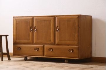 ヴィンテージ家具　ERCOL(アーコール)　イギリスビンテージ　シンプルなサイドボード(サイドキャビネット)