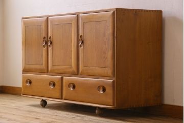 ヴィンテージ家具　ERCOL(アーコール)　イギリスビンテージ　シンプルなサイドボード(サイドキャビネット)