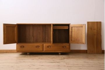 ヴィンテージ家具　ERCOL(アーコール)　イギリスビンテージ　シンプルなサイドボード(サイドキャビネット)