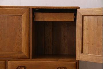 ヴィンテージ家具　ERCOL(アーコール)　イギリスビンテージ　シンプルなサイドボード(サイドキャビネット)
