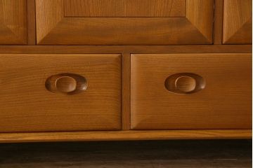 ヴィンテージ家具　ERCOL(アーコール)　イギリスビンテージ　シンプルなサイドボード(サイドキャビネット)